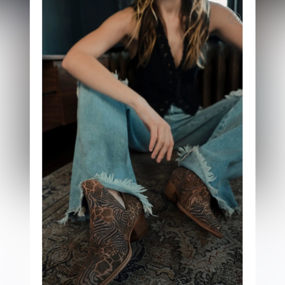 Brand new FREE PEOPLE animal charm booties